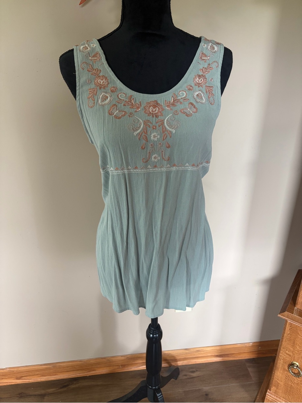 Knox Rose Embroidered Sage Green Scoop Neck Tank